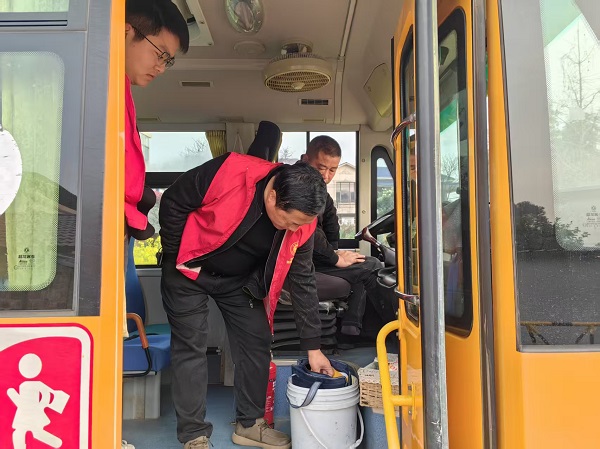 汉寿县罐头嘴镇：开展校车安全专项检查 筑牢学生出行“防护墙”