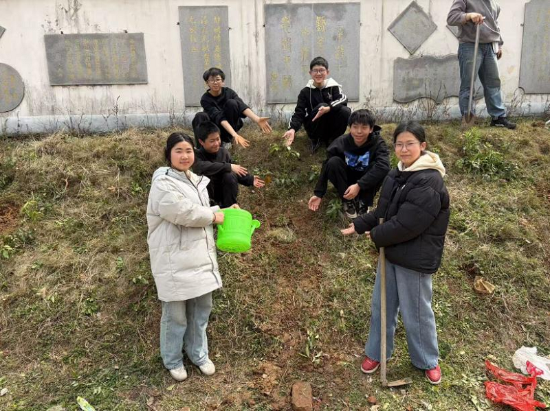 汉寿县朱家铺中学：植绿护绿，美化校园