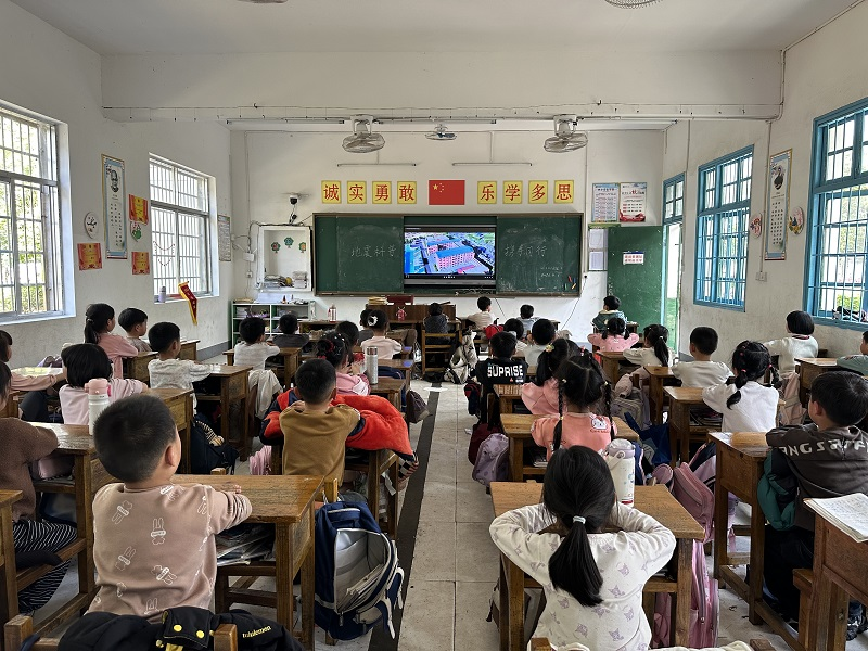 汉寿县岩嘴学校开展防震减灾应急疏散演练