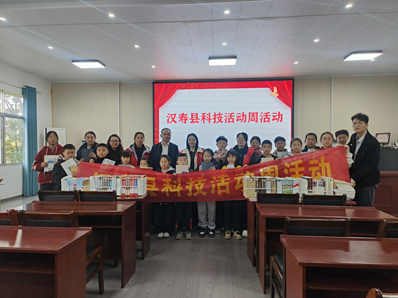 汉寿县科技局走进聂家桥乡中学开展科技活动周活动
