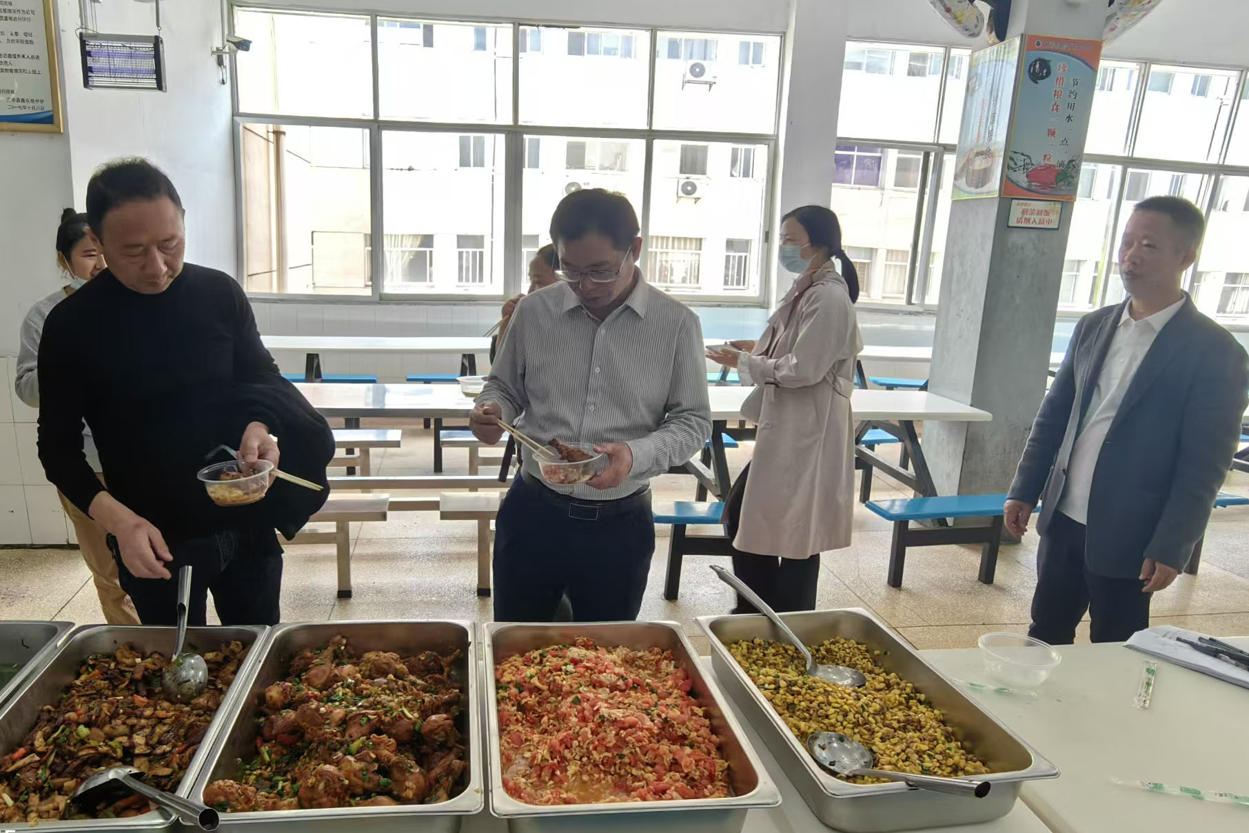 汉寿县詹乐贫中学举办“食堂开放日”暨“最佳厨艺”评比活动