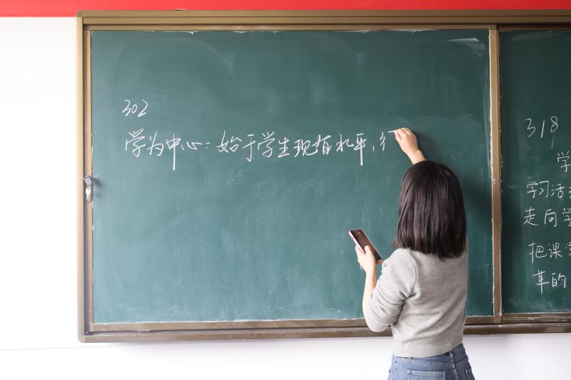 汉寿二中举办2026年青年教师基本能力大赛
