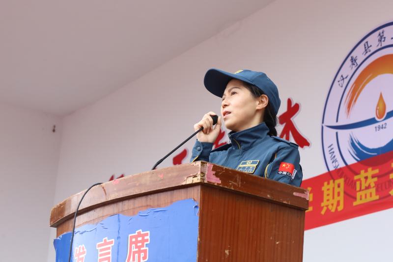 汉寿：蓝天救援队走进二中开展防溺水宣讲活动