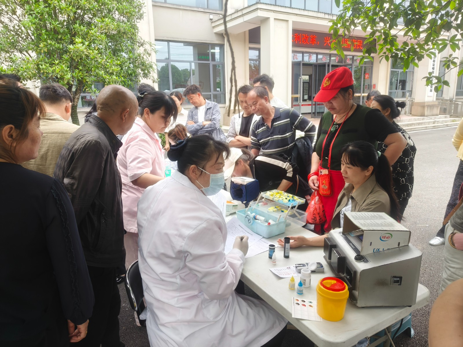 汉寿县蒋家嘴镇：同心献热血 大爱共前行