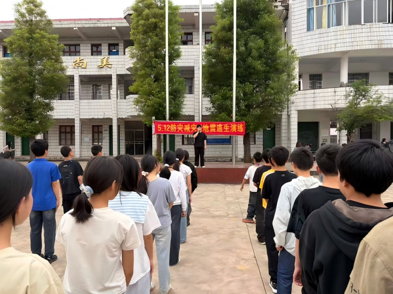 汉寿县朱家铺镇中学：开展“5·12”防震减灾应急疏散演练