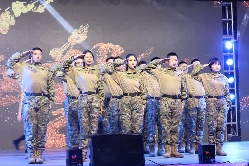 汉寿二中：举办第十七届体育科技文化艺术节暨“第二届弘毅园丁、弘毅员工颁奖”文艺晚会