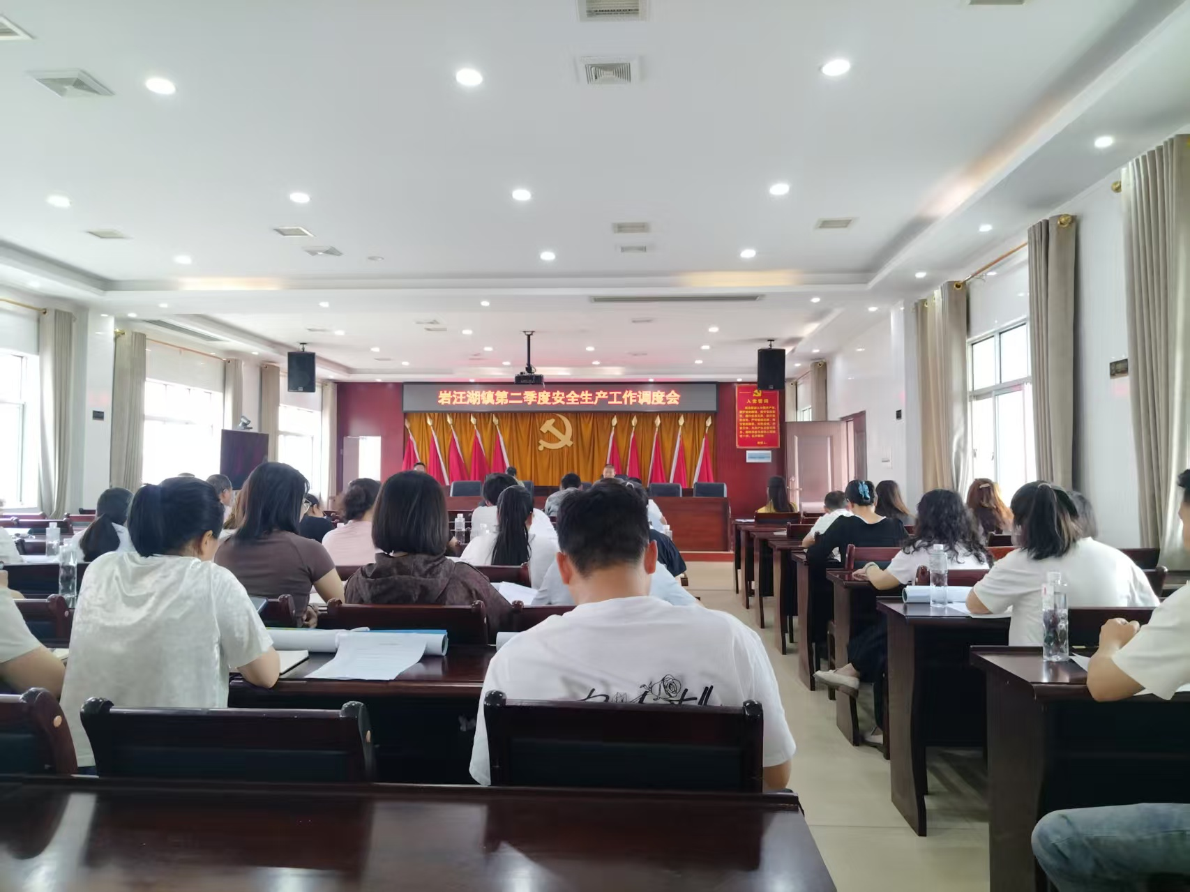 汉寿县岩汪湖镇：召开安全生产（消防）暨学生防溺水专题工作会议