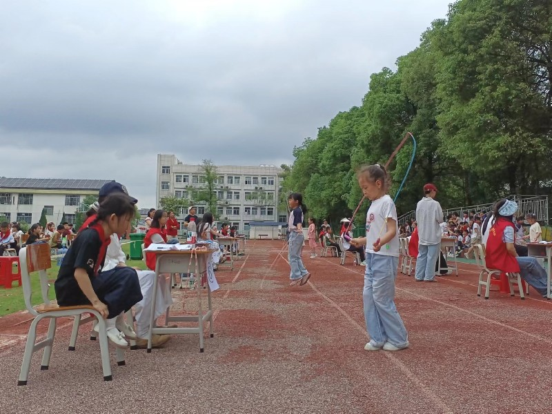 汉寿县丰家铺镇小学开展趣味体育节活动
