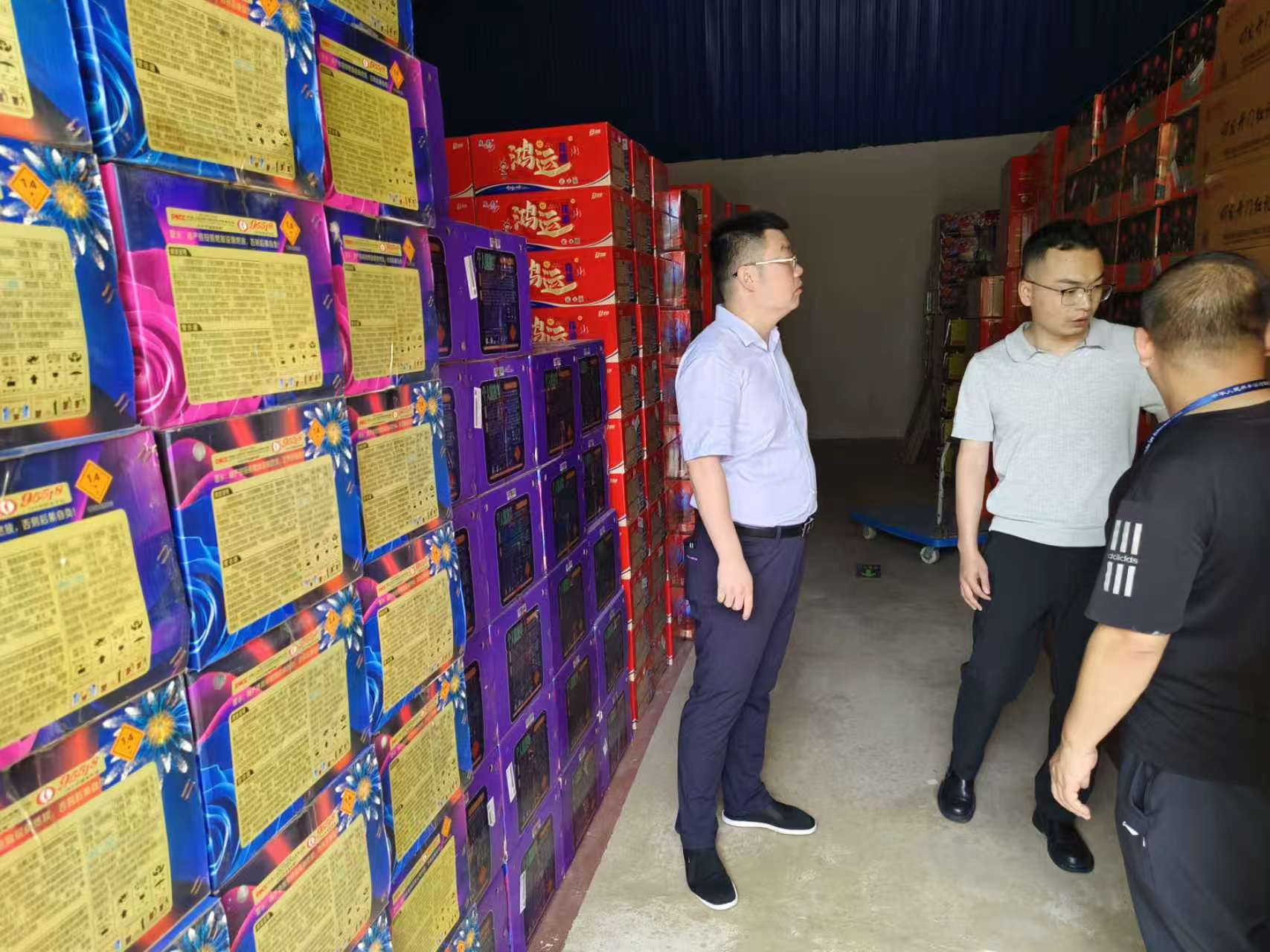 汉寿县毛家滩回维乡靠前督战严排查 拧紧烟花爆竹“安全阀”