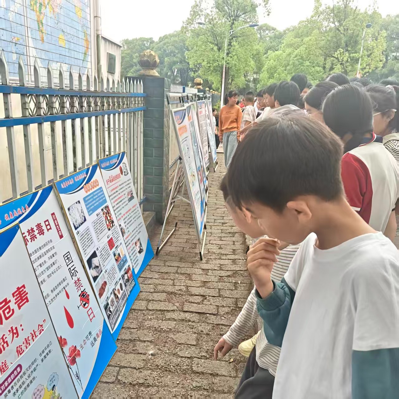 汉寿县蒋家嘴镇开展校园禁毒宣教：识破“零食”“文具”伪装，筑牢青少年拒毒防线