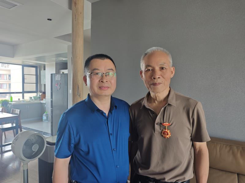 汉寿县洋淘湖镇：镇中学开展“光荣在党50年”纪念章颁发活动