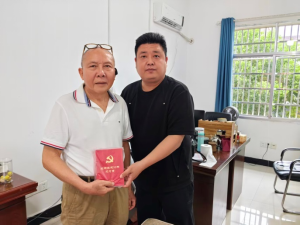 汉寿县职业中专：上门颁发“光荣在党50年”纪念章