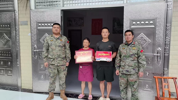 汉寿县罐头嘴镇：荣立三等功 喜报送家中