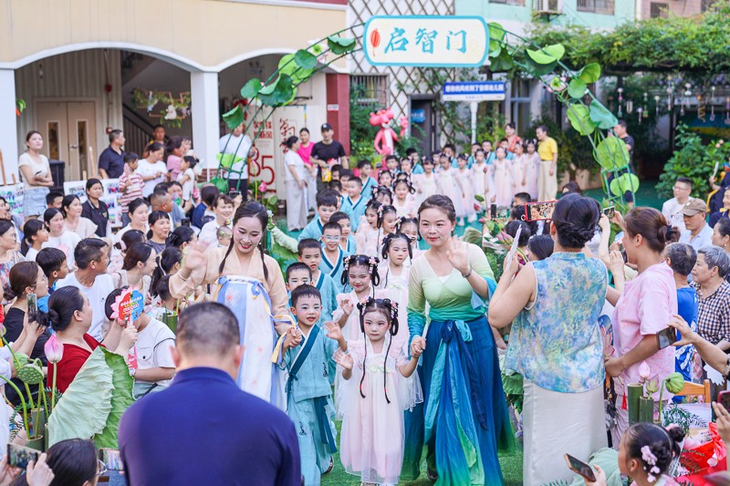 汉寿县安琪幼儿园：举行 “荷风汉韵” 主题毕业典礼