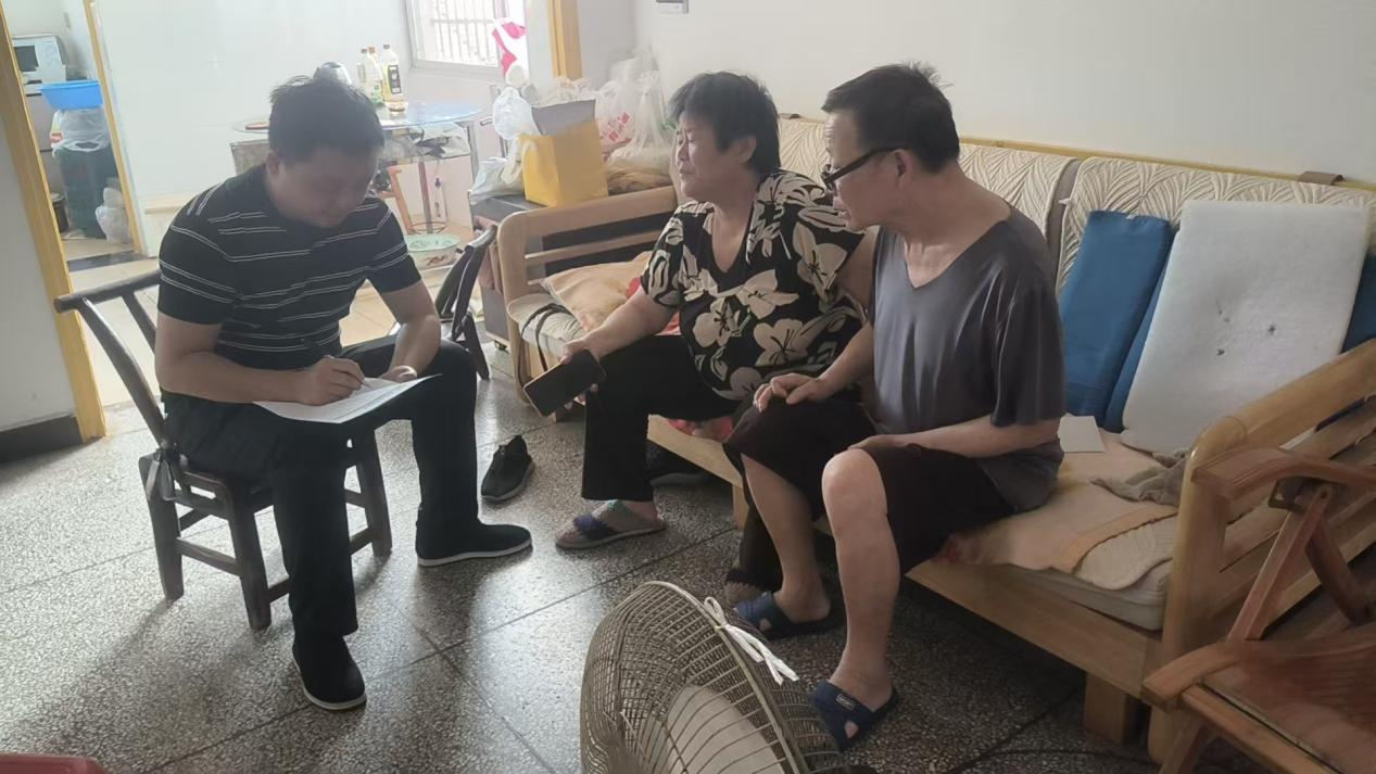 汉寿县蒋家嘴镇：上门帮办优待证   拥军优属暖兵心
