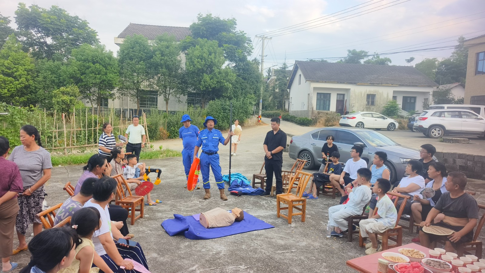 汉寿县毛家滩回维乡：屋场夜话学防溺水  实操教学“救”在身边