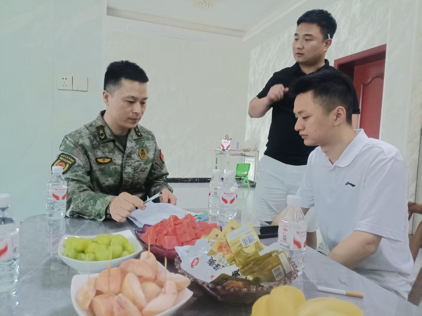 岩汪湖镇开展征兵政审入户家访：严把政治关，筑牢强军“第一道防线”