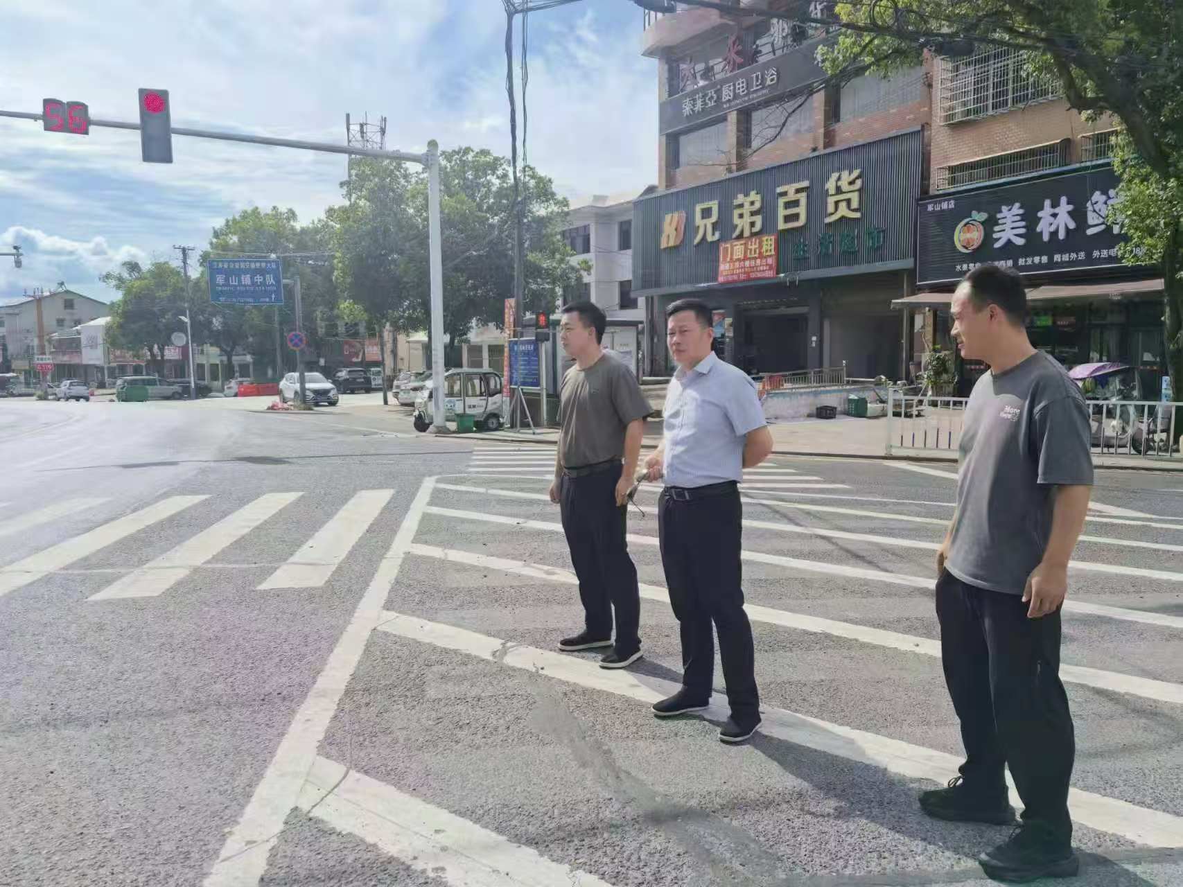 汉寿县公路建设养护中心：多点发力抓秋养 筑牢道路畅通与美观双防线