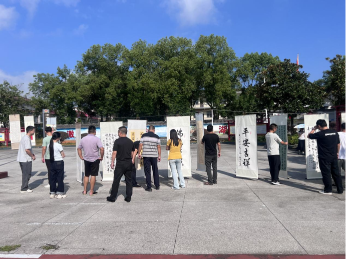 汉寿县洋淘湖镇举办“一笔一世界，一墨一人生”书法艺术展