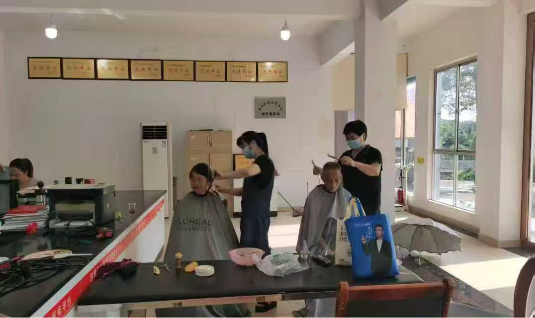 汉寿县崔家桥镇：暖心义剪进乡村 温情服务暖银发
