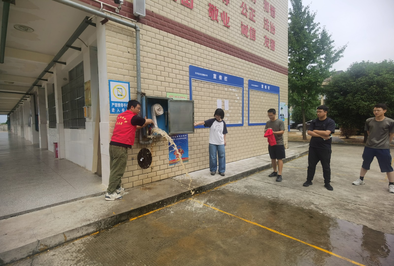 汉寿县岩汪湖镇：组织开展校园安全专项检查