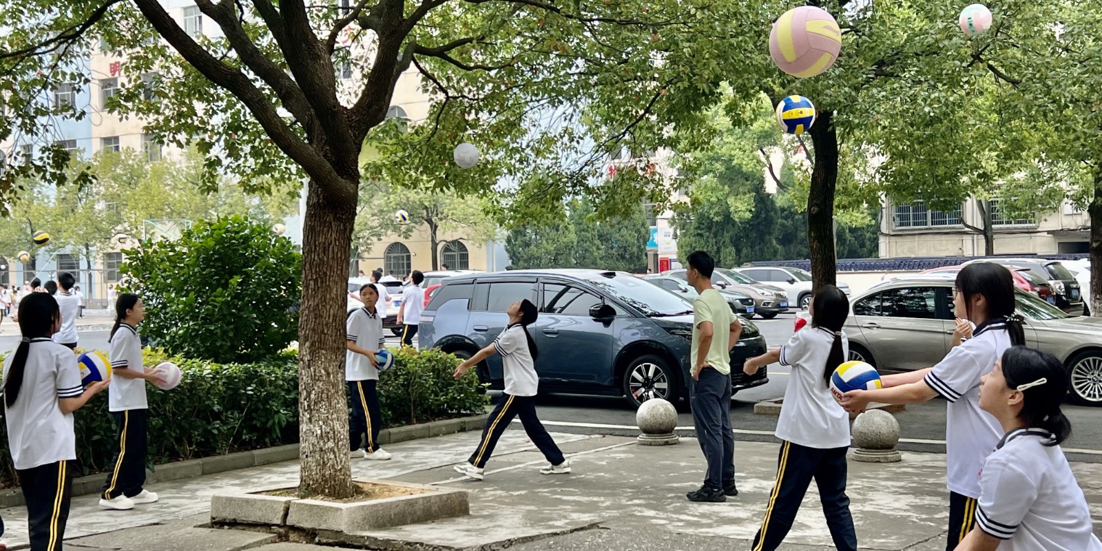 汉寿县詹乐贫中学：秋阳正好 绳舞球飞