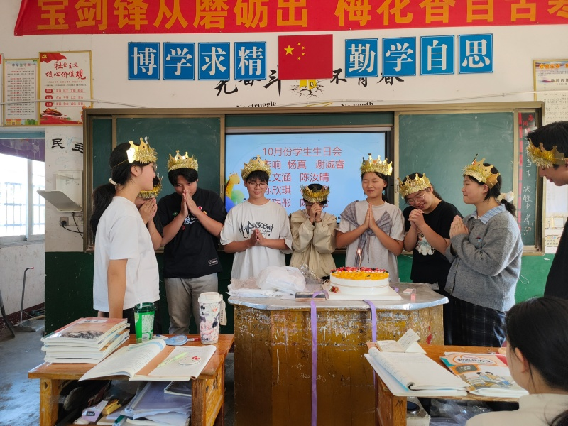 汉寿县聂家桥乡中学举办九年级学生十月份集体生日会