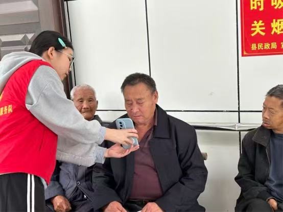 汉寿县：情暖敬老院 社保护夕阳