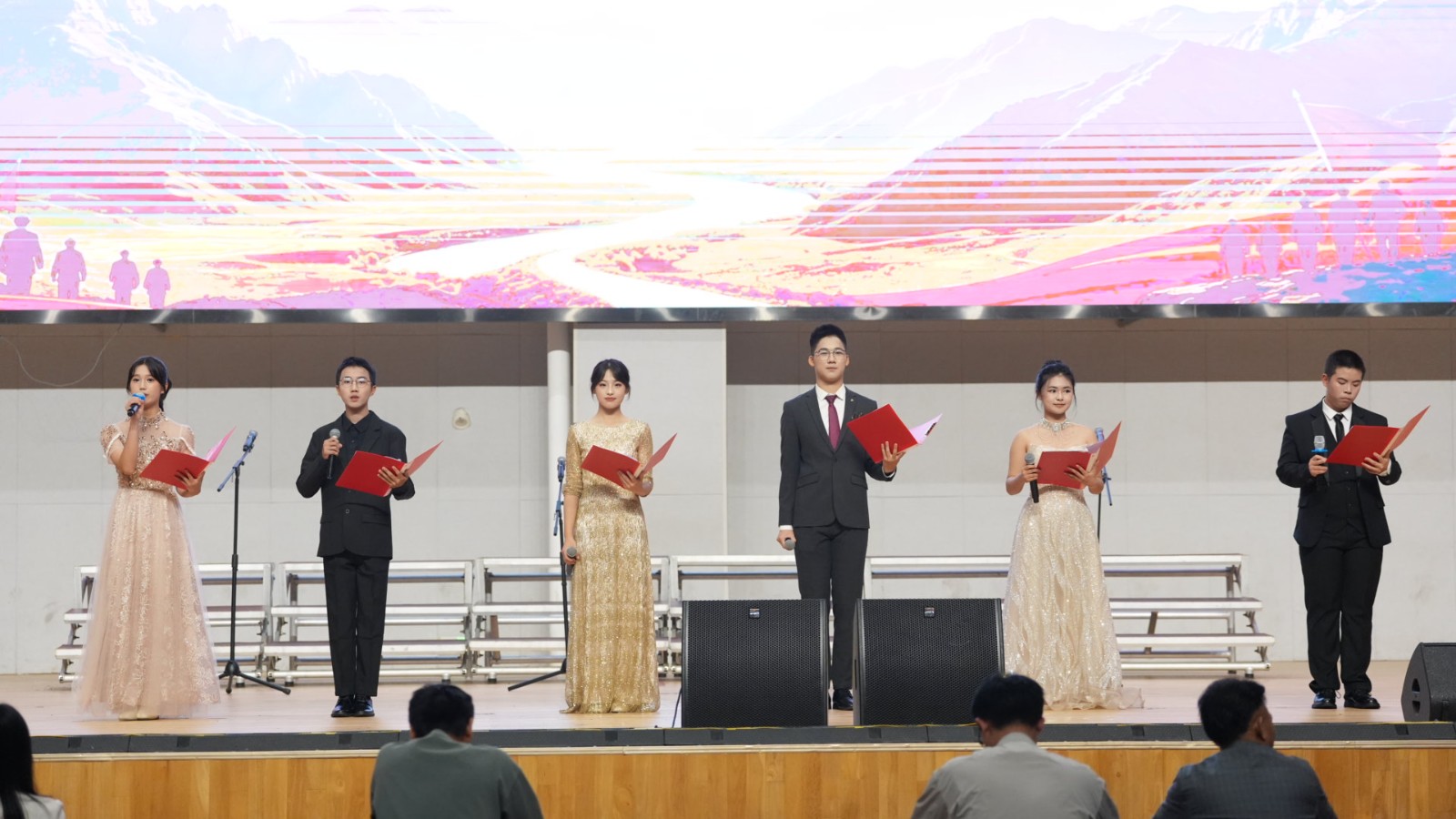 唱响红色经典 传承长征精神｜汉寿一中举行“纪念长征胜利90周年”合唱比赛
